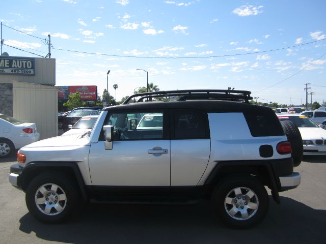 2007 Toyota FJ Cruiser Overland Sport Utility 4D