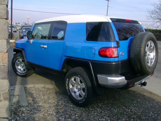 2007 Toyota FJ Cruiser Ram 3500 Diesel 2-WD