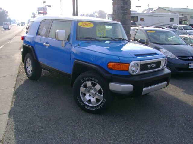 2007 Toyota FJ Cruiser Ram 3500 Diesel 2-WD