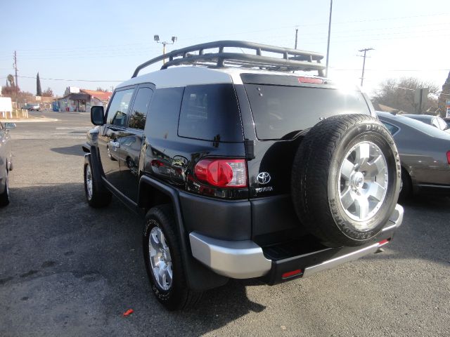 2007 Toyota FJ Cruiser Overland Sport Utility 4D