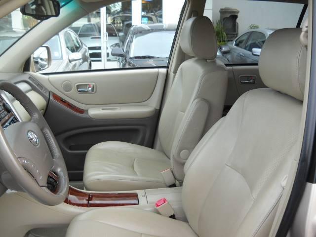 2004 Toyota Highlander 2D