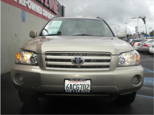 2005 Toyota Highlander 2 Dr SC2 Coupe