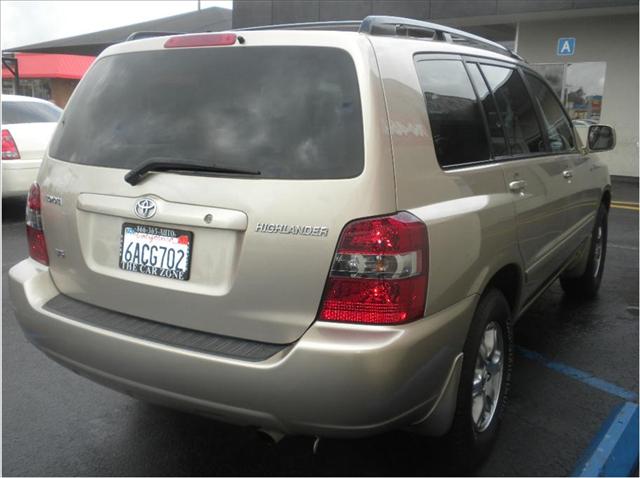 2005 Toyota Highlander 2 Dr SC2 Coupe