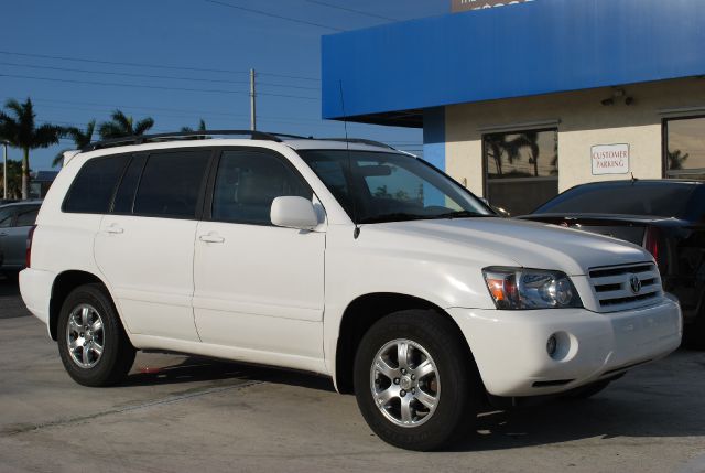 2005 Toyota Highlander Base, AWD, Loaded, Clean