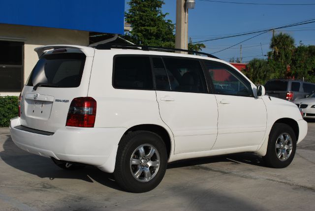 2005 Toyota Highlander Base, AWD, Loaded, Clean