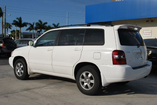 2005 Toyota Highlander Base, AWD, Loaded, Clean