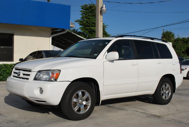 2005 Toyota Highlander Base, AWD, Loaded, Clean