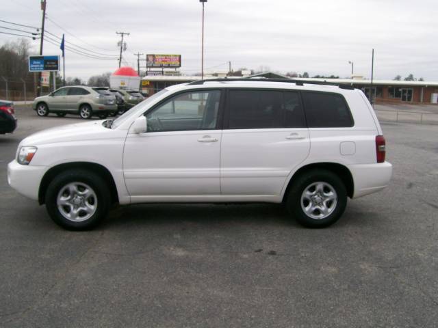 2007 Toyota Highlander MOON Roof, Finance From 3.9