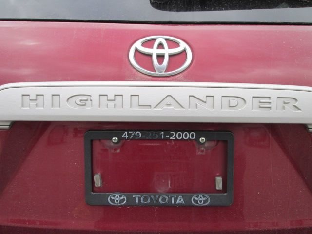 2008 Toyota Highlander 540ia 4dr Sdn 5-spd Auto