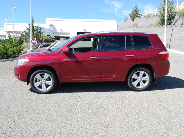 2008 Toyota Highlander 540ia 4dr Sdn 5-spd Auto