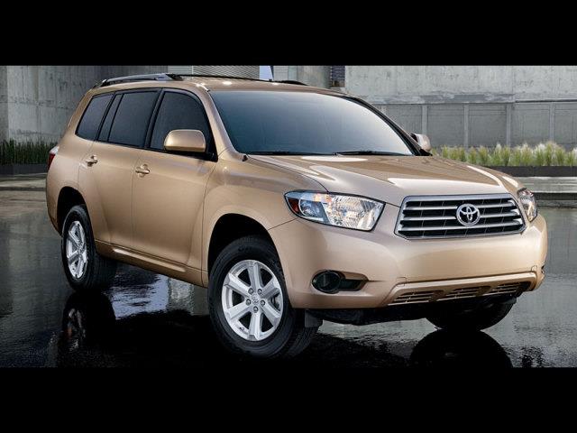 2010 Toyota Highlander 2010 Nissan XE