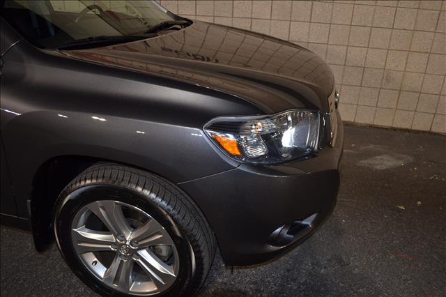 2010 Toyota Highlander Red Line