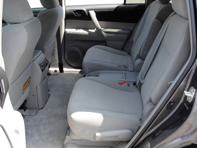 2010 Toyota Highlander 528ia 4dr Sdn Auto Sedan