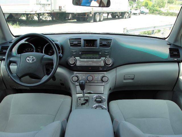 2010 Toyota Highlander 528ia 4dr Sdn Auto Sedan