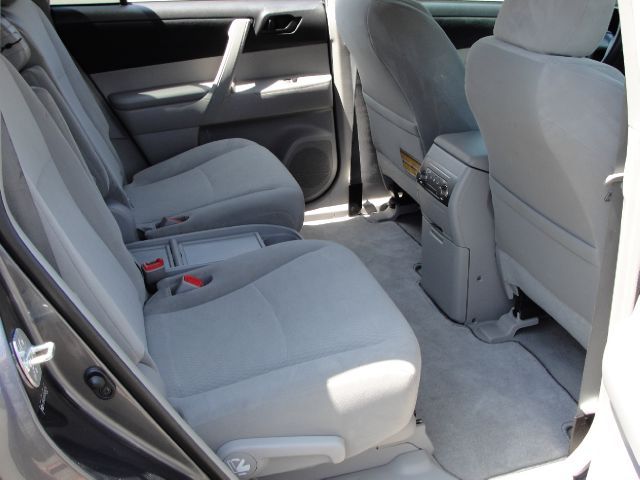 2010 Toyota Highlander 528ia 4dr Sdn Auto Sedan