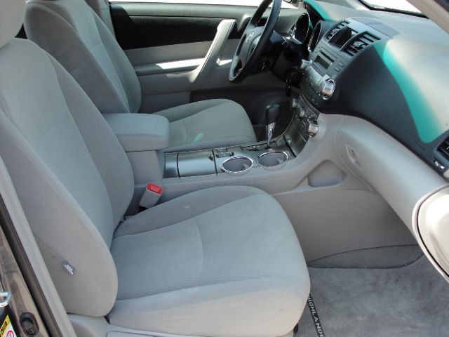 2010 Toyota Highlander 528ia 4dr Sdn Auto Sedan