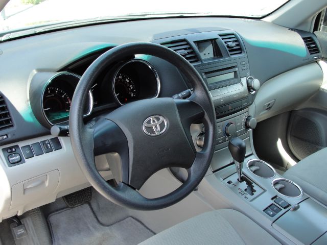 2010 Toyota Highlander 528ia 4dr Sdn Auto Sedan