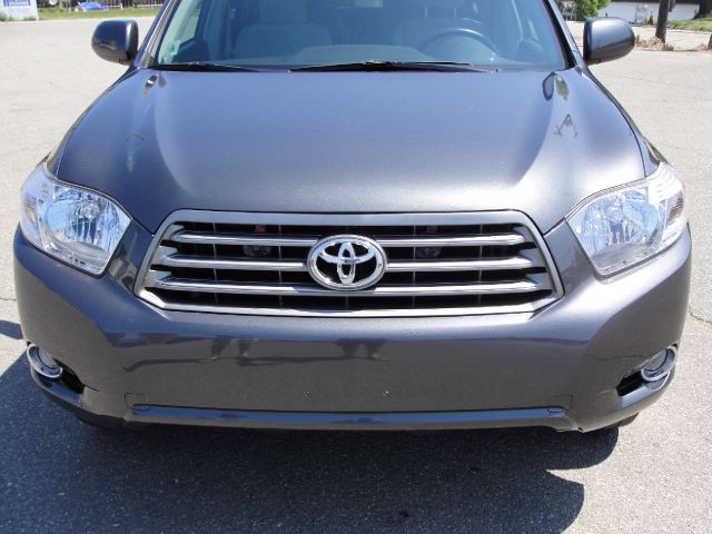 2010 Toyota Highlander 528ia 4dr Sdn Auto Sedan