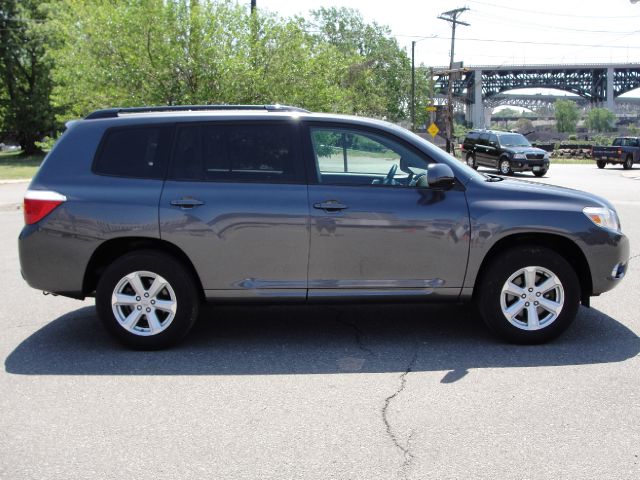 2010 Toyota Highlander 528ia 4dr Sdn Auto Sedan