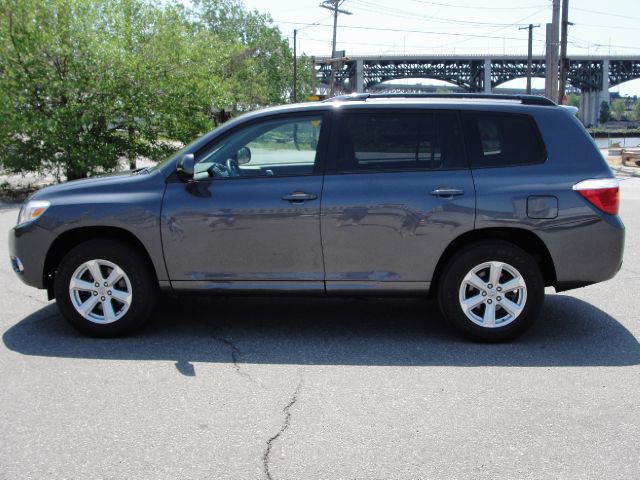 2010 Toyota Highlander 528ia 4dr Sdn Auto Sedan