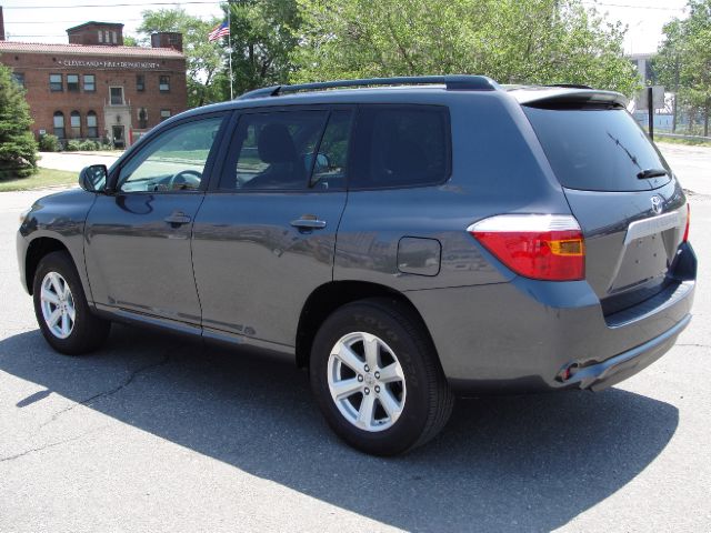 2010 Toyota Highlander 528ia 4dr Sdn Auto Sedan