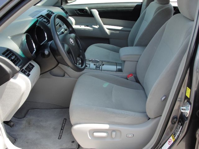 2010 Toyota Highlander 528ia 4dr Sdn Auto Sedan