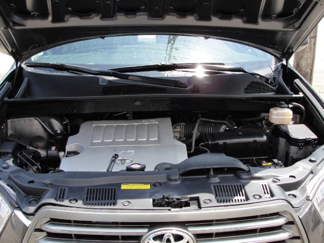 2010 Toyota Highlander 528ia 4dr Sdn Auto Sedan