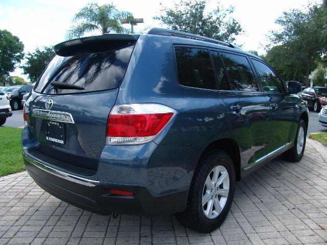 2011 Toyota Highlander SE