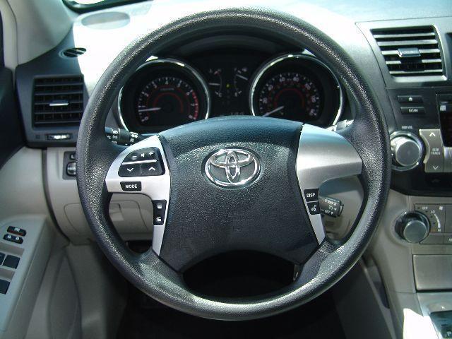 2011 Toyota Highlander SE