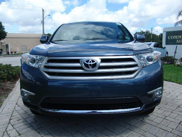 2011 Toyota Highlander SE