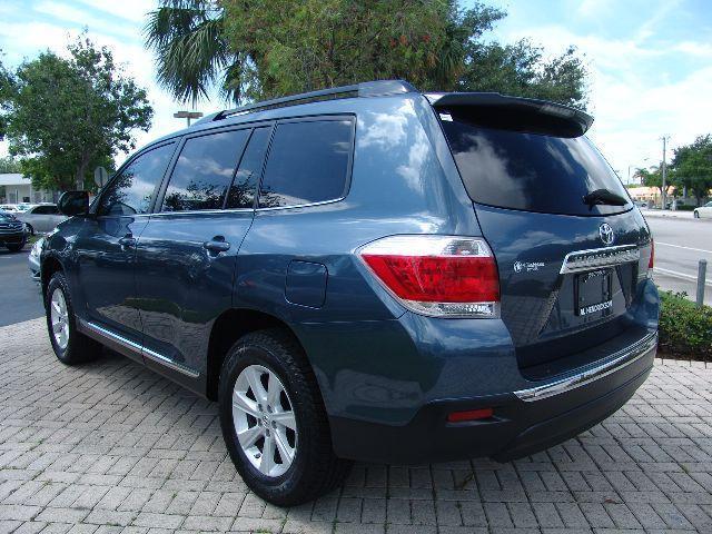 2011 Toyota Highlander SE