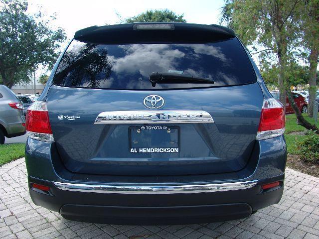 2011 Toyota Highlander SE