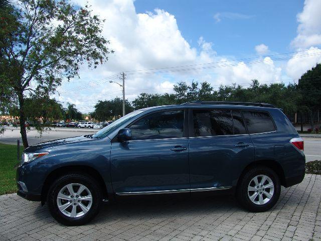 2011 Toyota Highlander SE