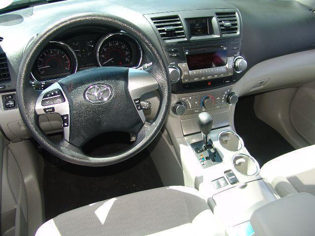 2011 Toyota Highlander SE