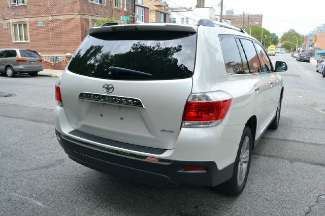 2011 Toyota Highlander Super