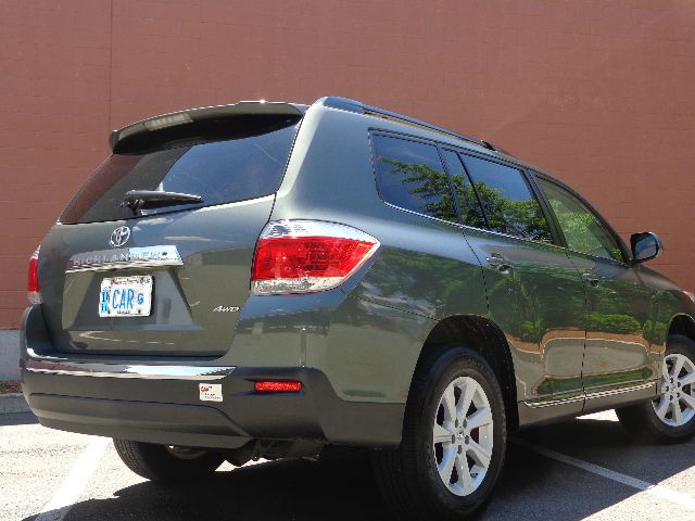 2012 Toyota Highlander 528ia 4dr Sdn Auto Sedan