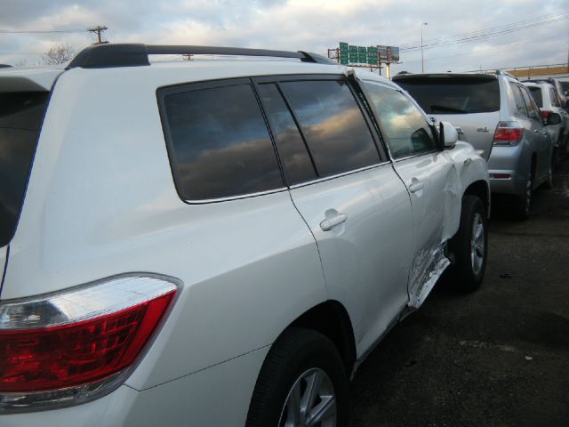 2013 Toyota Highlander Unknown