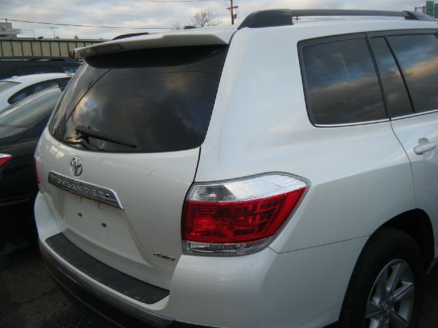 2013 Toyota Highlander Unknown