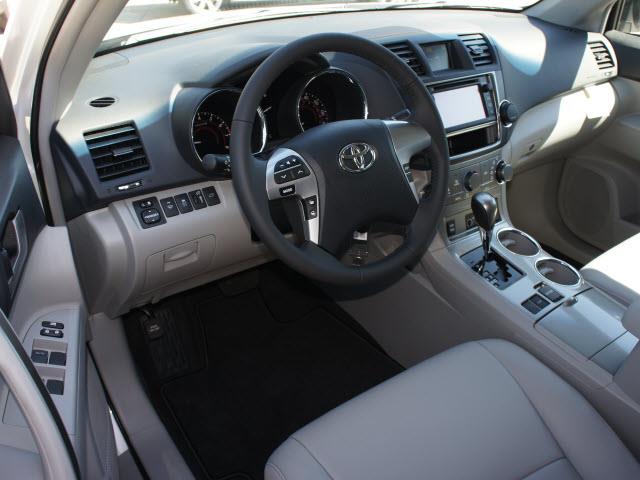 2013 Toyota Highlander SE