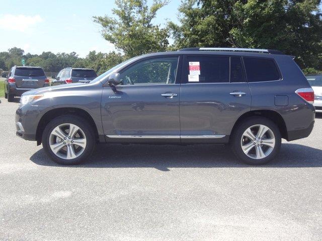 2013 Toyota Highlander 2010 Nissan XE