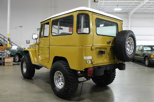 1967 Toyota LandCruiser 4dr Sdn AT (natl) Tech Pkg