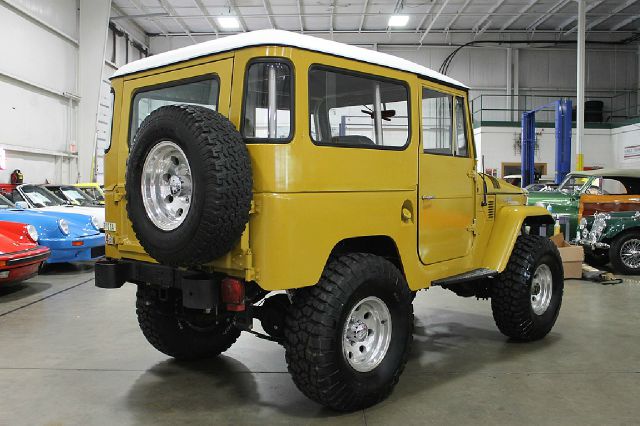 1967 Toyota LandCruiser 4dr Sdn AT (natl) Tech Pkg