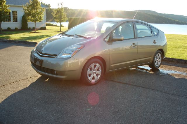 2006 Toyota Prius Ram 3500 Diesel 2-WD