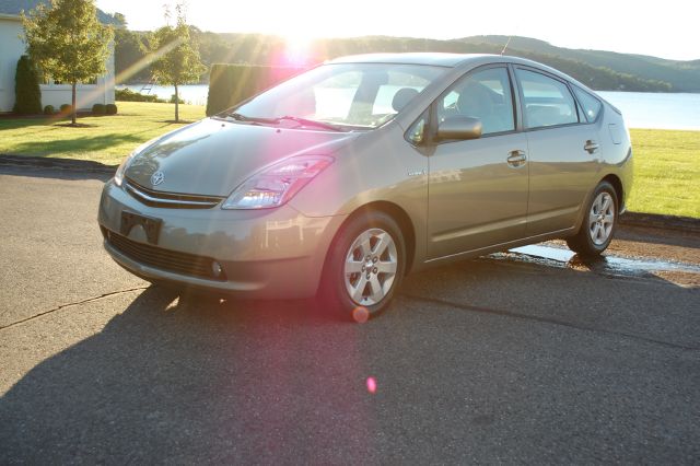 2006 Toyota Prius Ram 3500 Diesel 2-WD