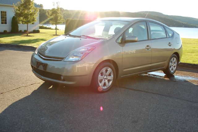 2006 Toyota Prius Ram 3500 Diesel 2-WD