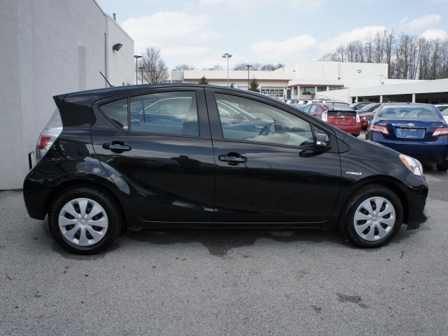 2012 Toyota Prius c Sltunder Deposit