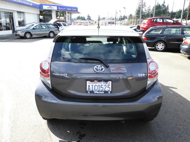 2012 Toyota Prius c Sltunder Deposit