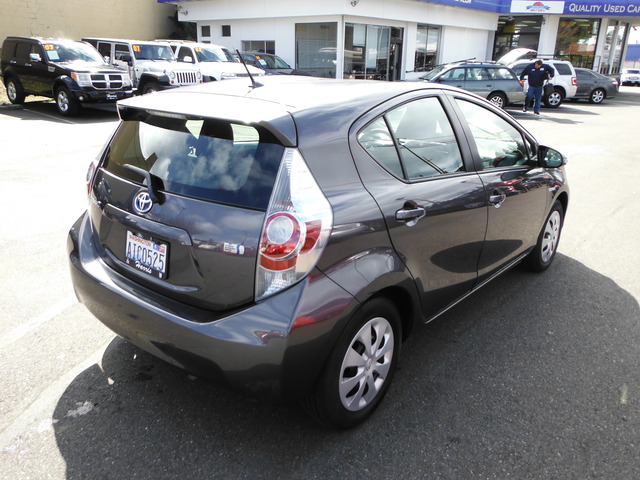 2012 Toyota Prius c Sltunder Deposit