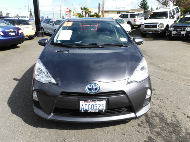 2012 Toyota Prius c Sltunder Deposit