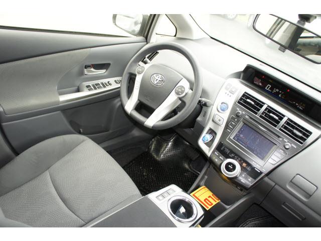 2013 Toyota Prius v G 15